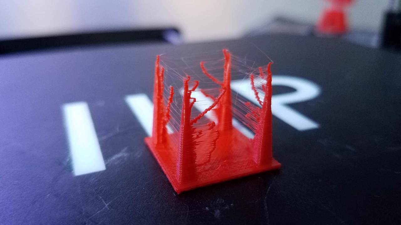 Dlaczego filament nitkuje?